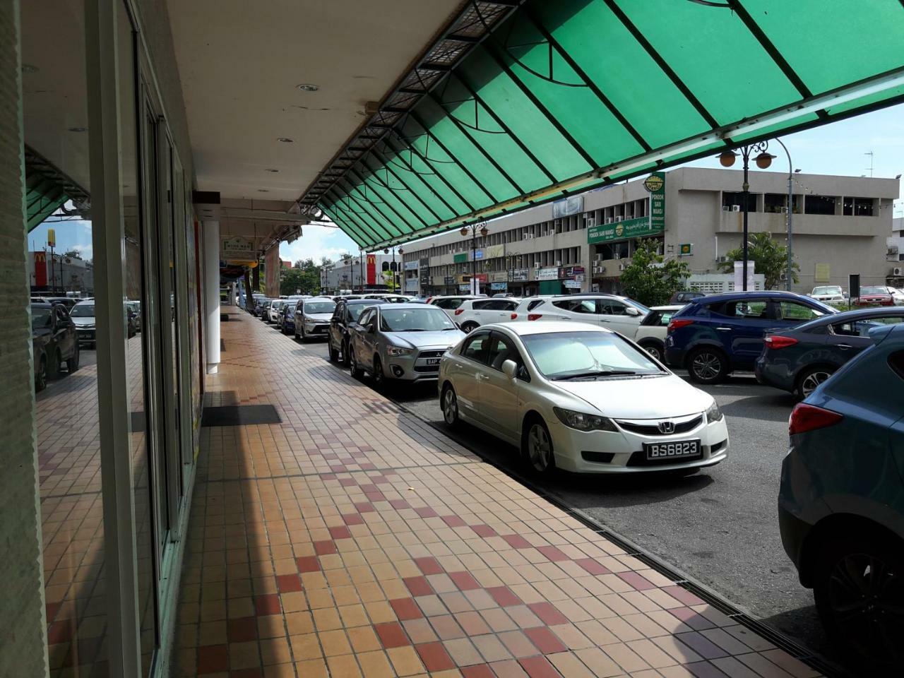 Kampong Gadong Ez Lodgings מראה חיצוני תמונה