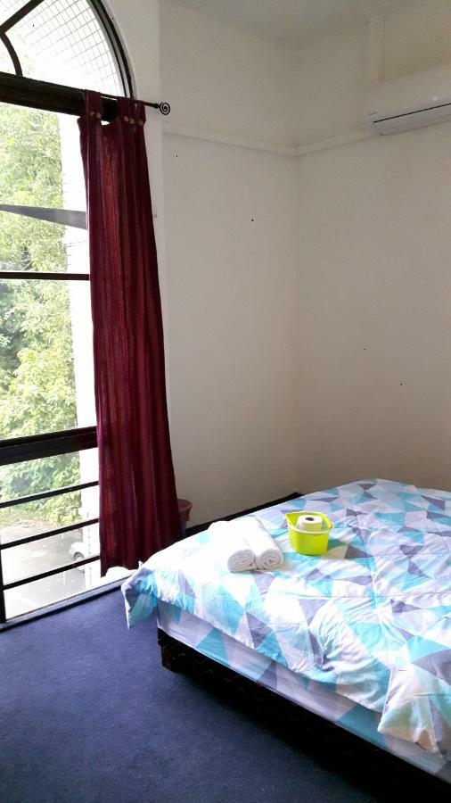Kampong Gadong Ez Lodgings מראה חיצוני תמונה